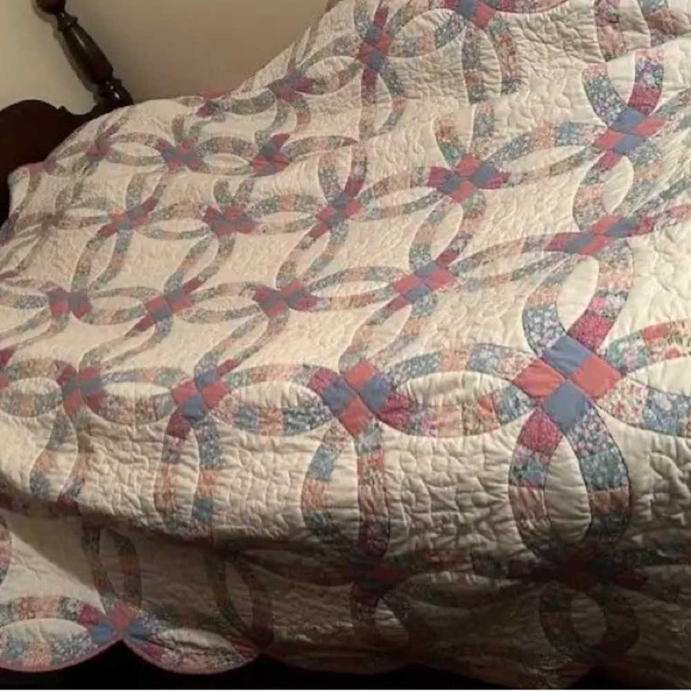 Homemade patchwork hand stitched double wedding ring quilt, queen, ~88”x98”